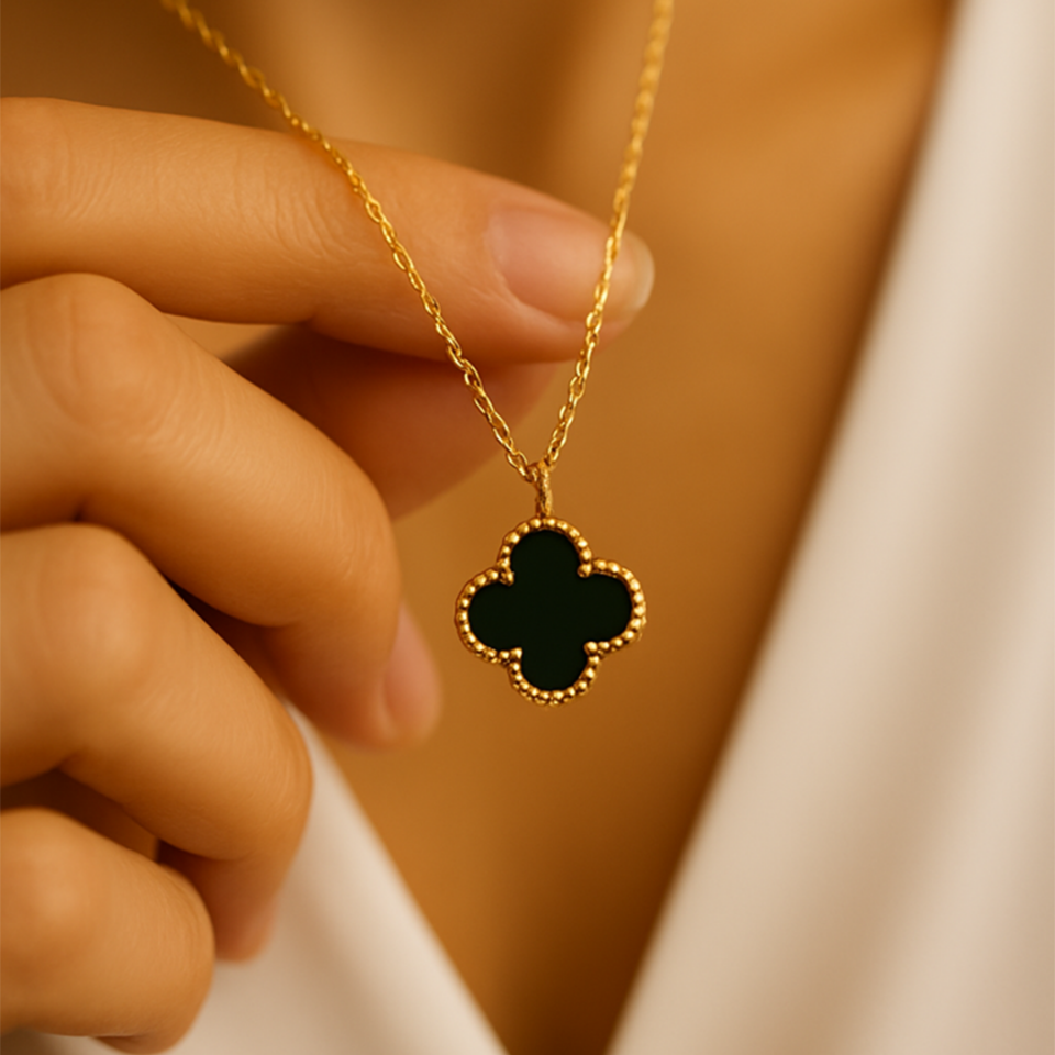 14 Ayar Altın Siyah Yonca Kolye (M)