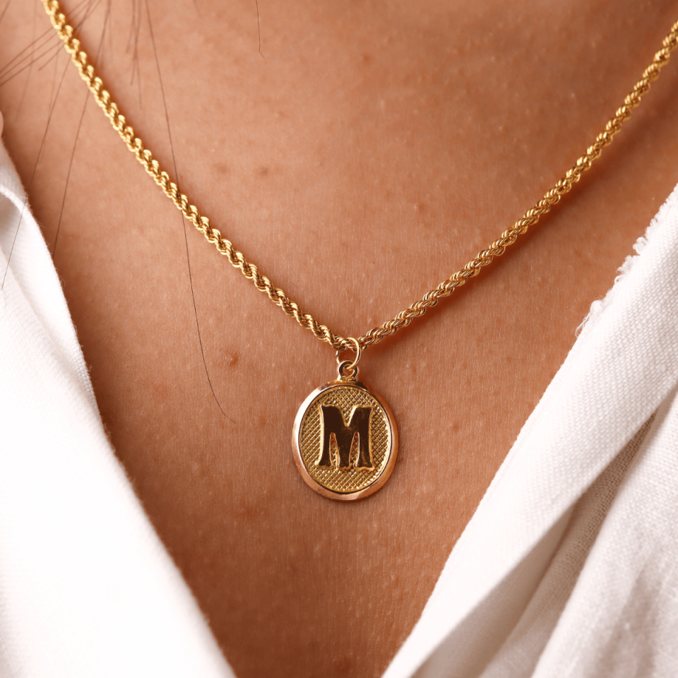 Halat Zincirli Vintage Oval M Harfi Kolye