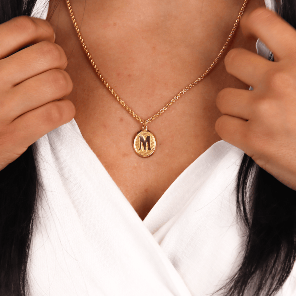 Halat Zincirli Vintage Oval M Harfi Kolye