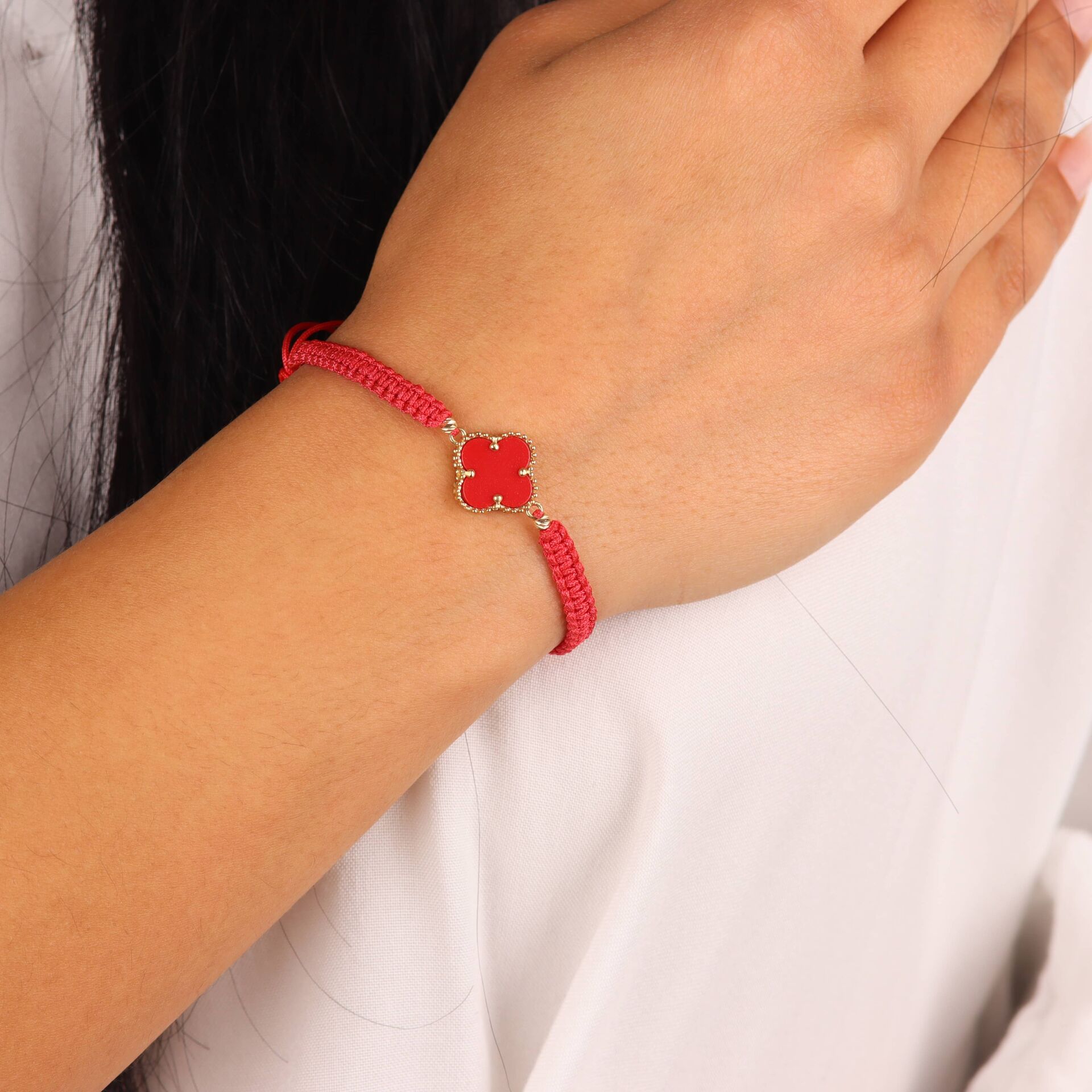 Kırmızı Taşlı Yonca İp Bileklik