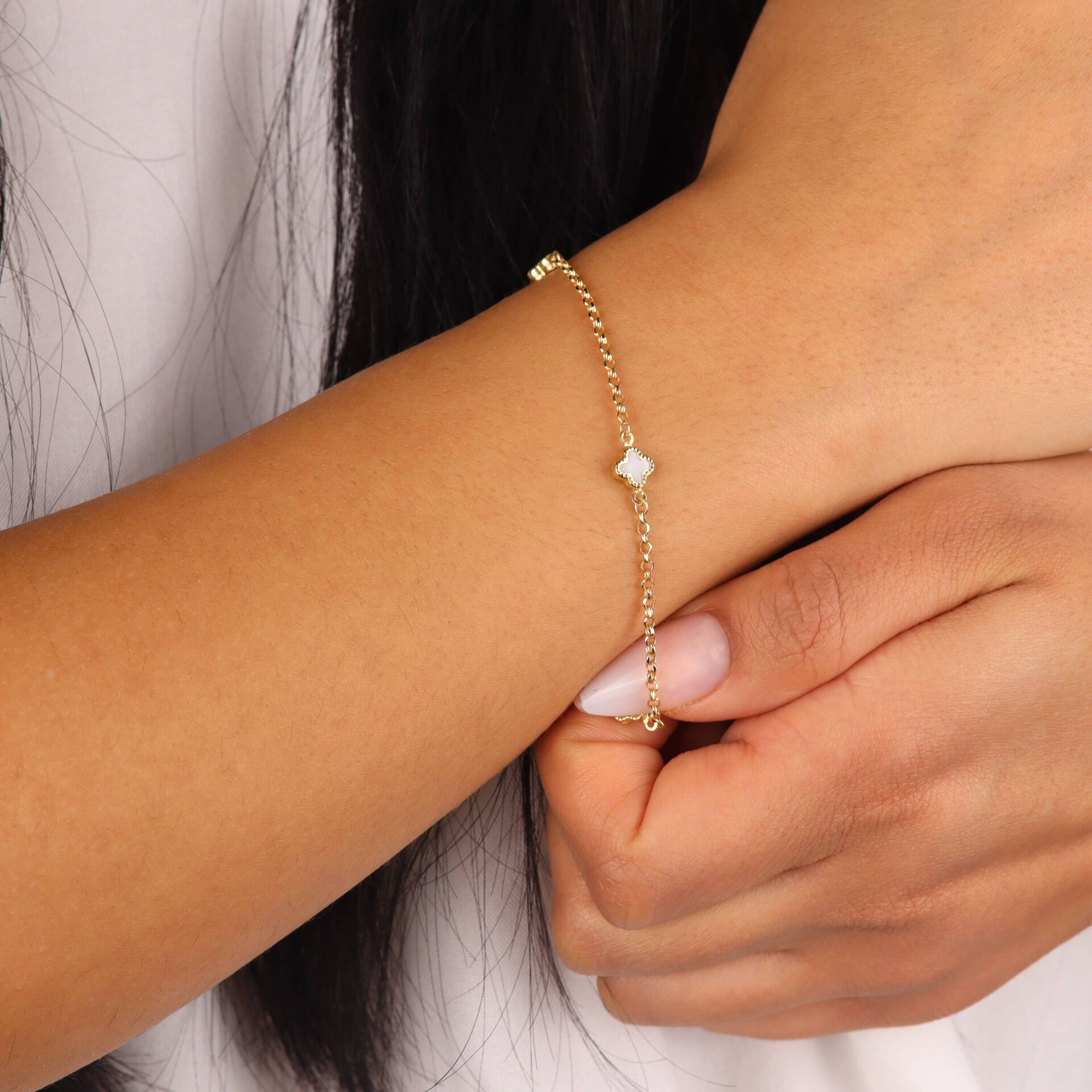 Beyaz Taşlı Doç Zincirli Yonca Bileklik