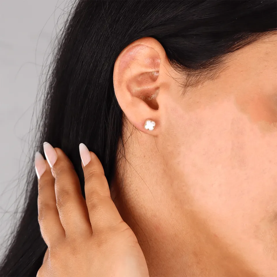 Beyaz Taşlı Yonca Küpe