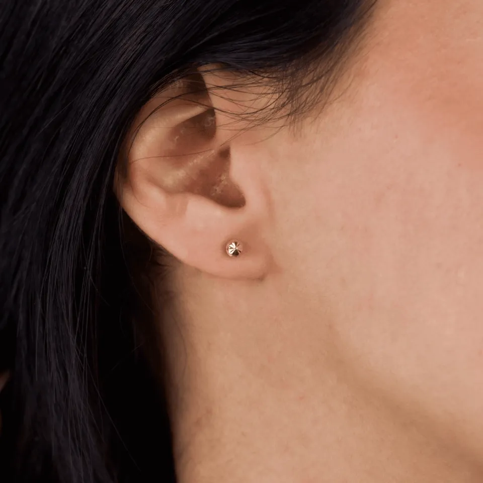 8 Ayar Altın Kalemli Top Küpe (4 mm)