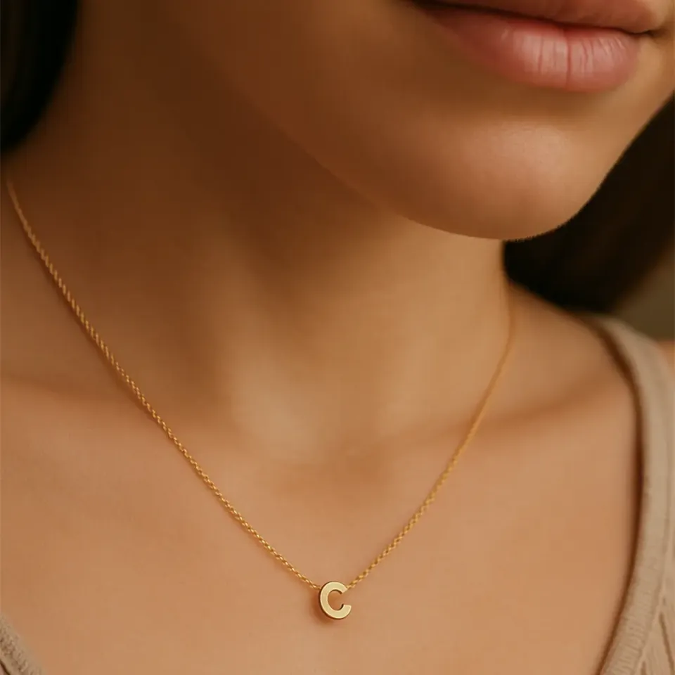 C Harfi Zincirli Küp Kolye