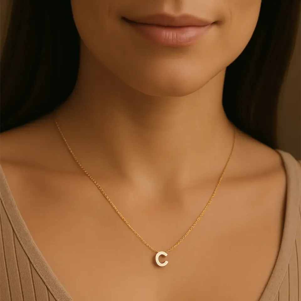 C Harfi Zincirli Küp Kolye