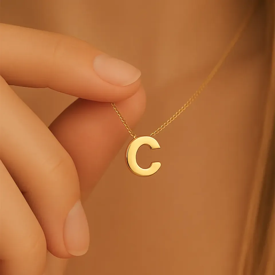 C Harfi Zincirli Küp Kolye