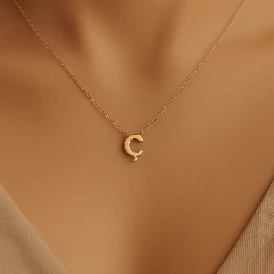 Ç Harfi Zincirli Küp Kolye