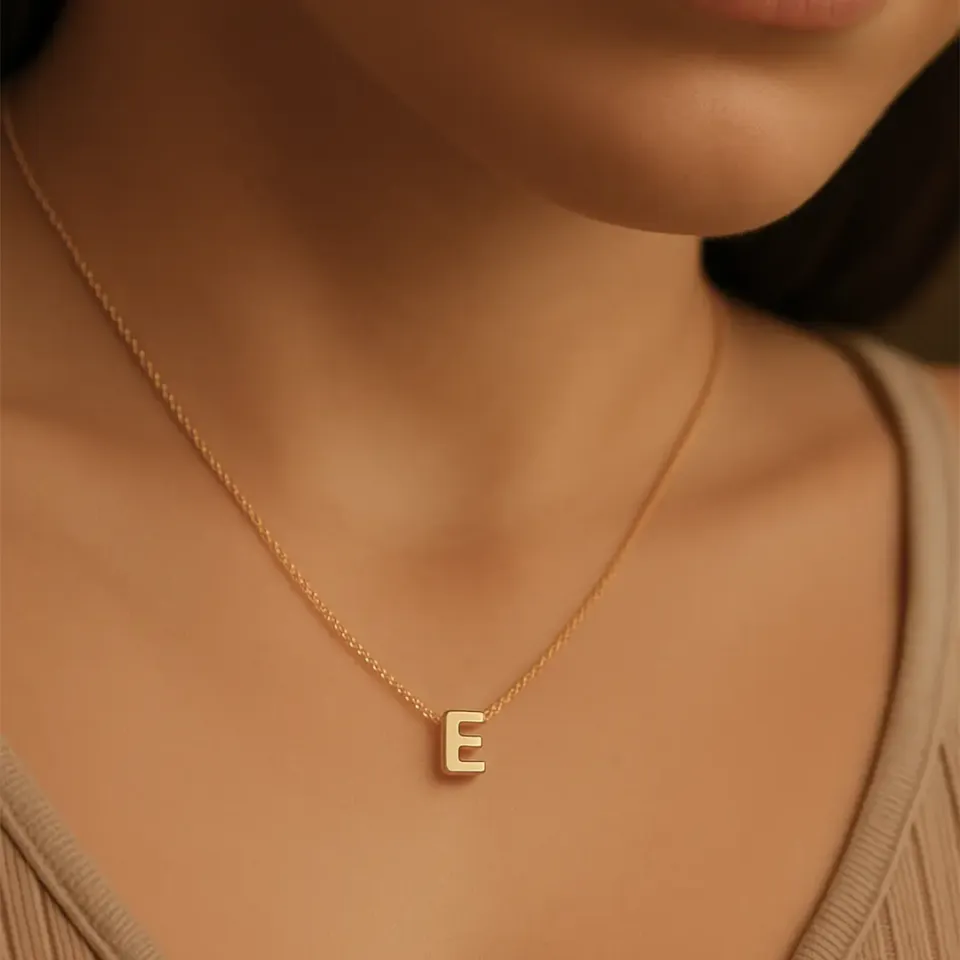 E Harfi Zincirli Küp Kolye