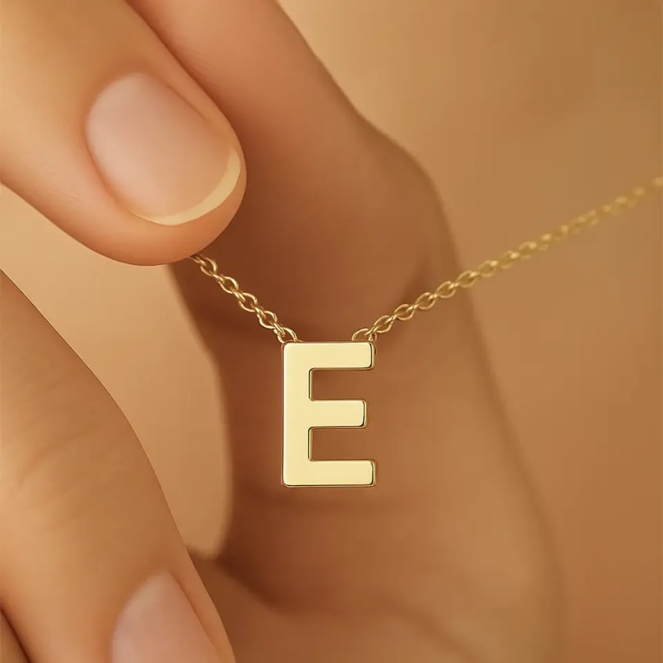 E Harfi Zincirli Küp Kolye