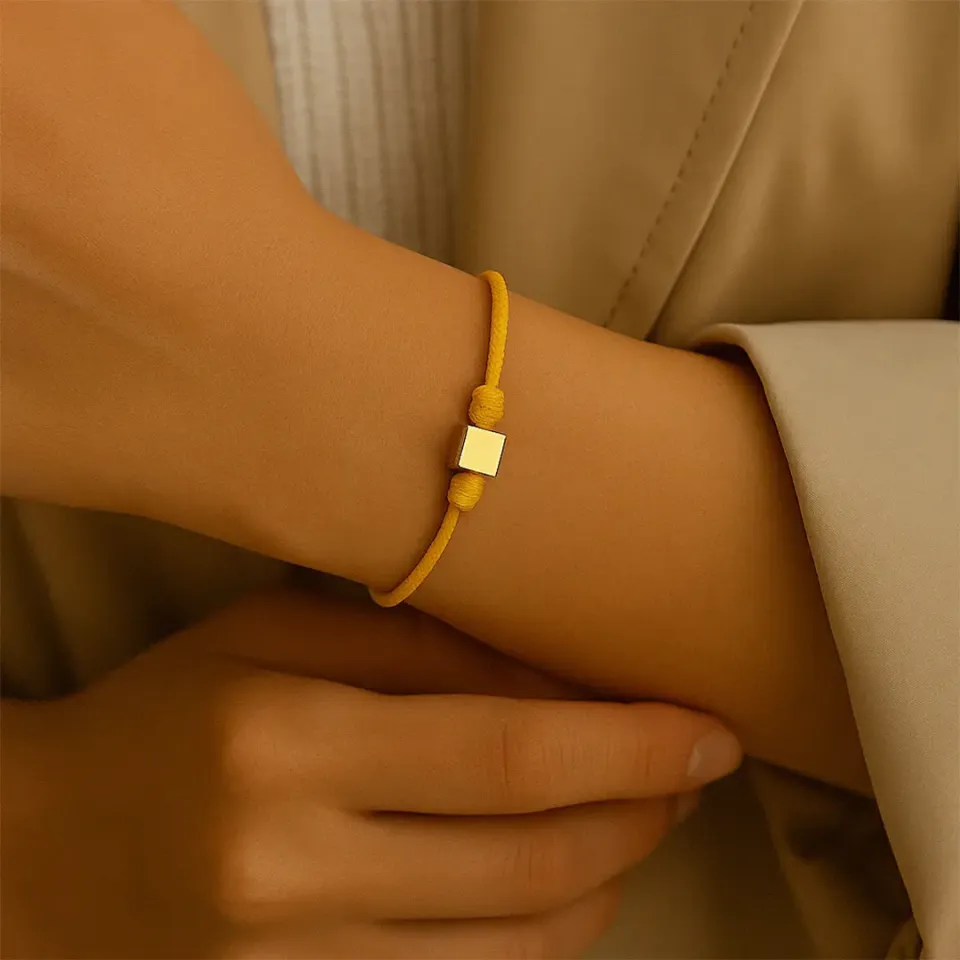 Sarı İpli Altın Küp Bileklik