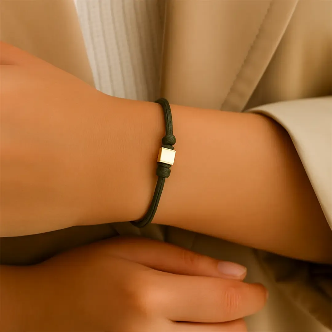 Haki İpli Altın Küp Bileklik