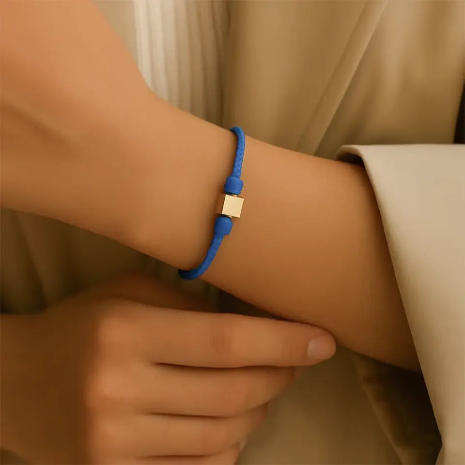 Mavi İpli Altın Küp Bileklik
