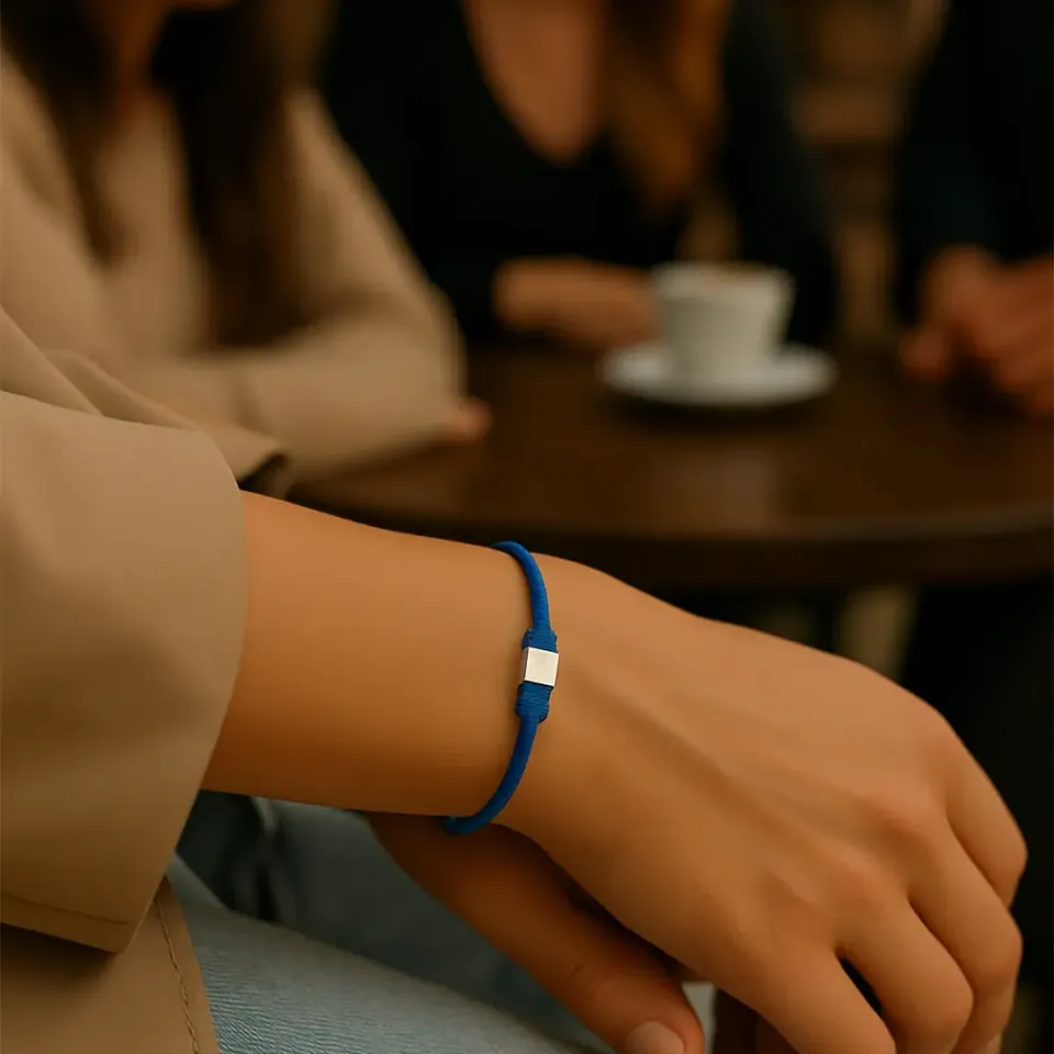 Mavi İpli Altın Küp Bileklik