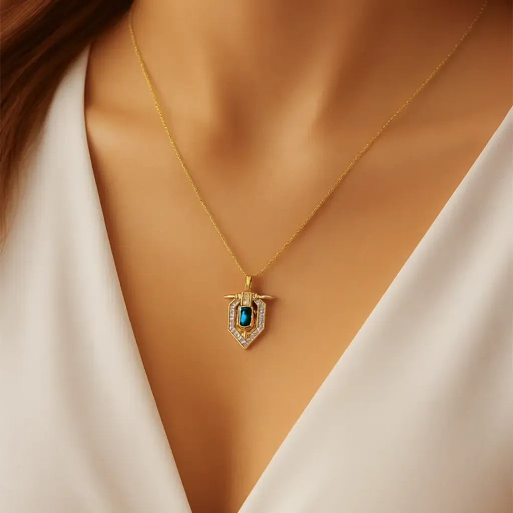 Valora Shield Emerald Kolye