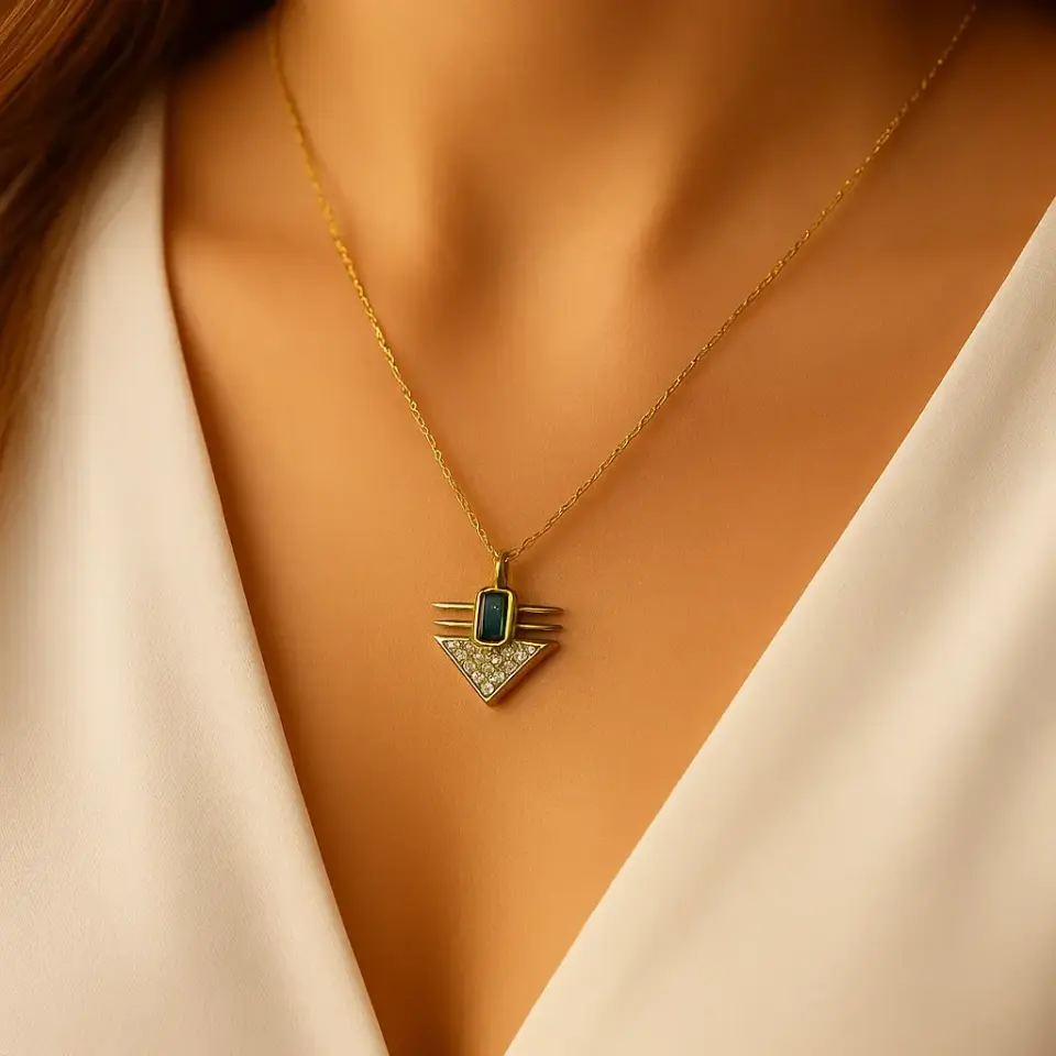 Valora Emerald Kolye