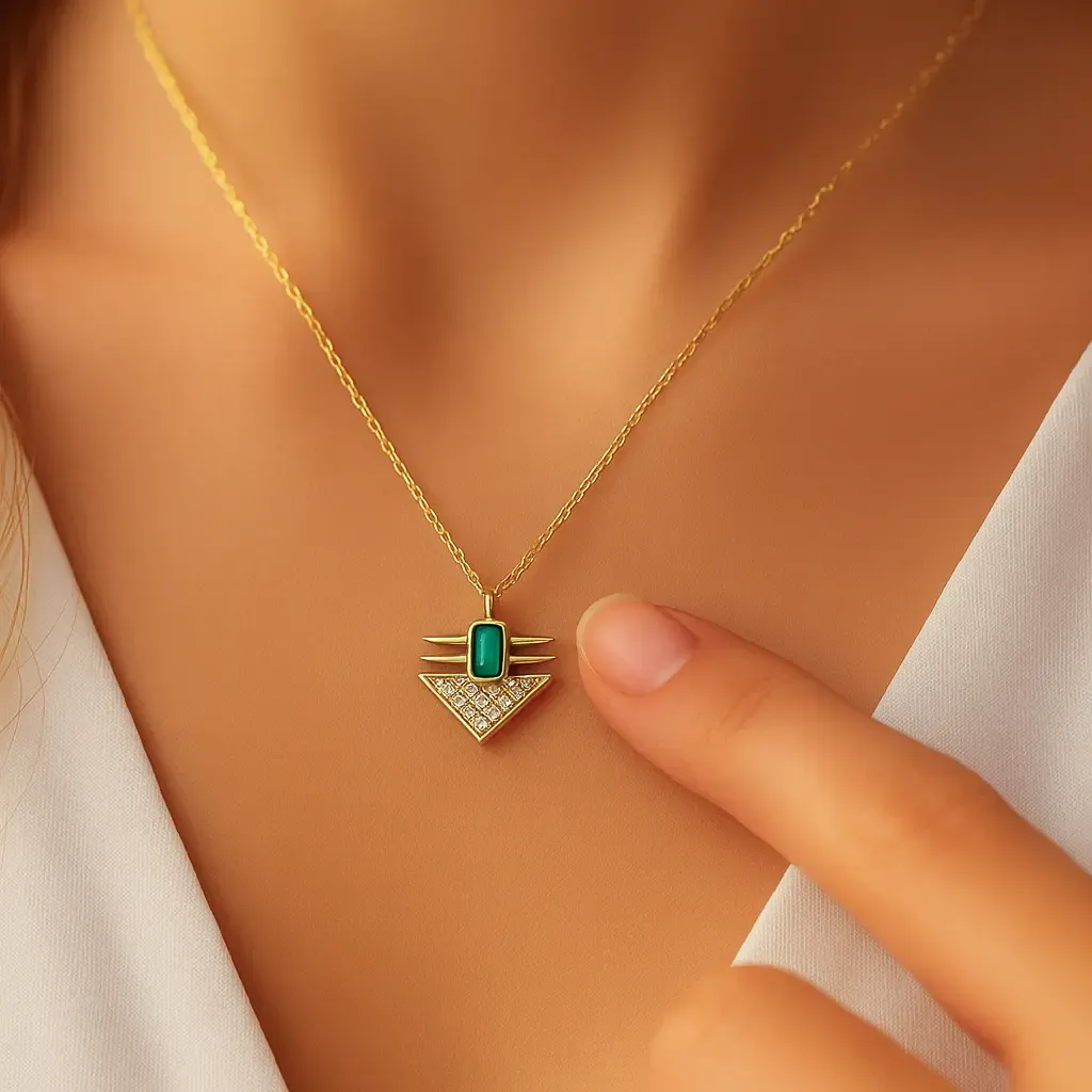 Valora Emerald Kolye