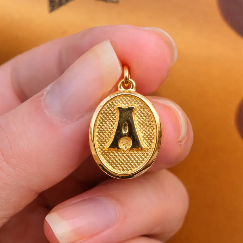 14 Ayar Altın Vintage Oval Harf Kolye Ucu ( A Harfi )