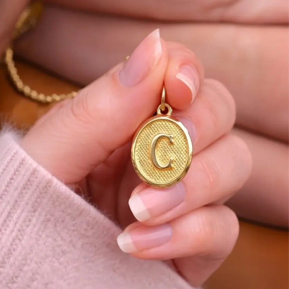 14 Ayar Altın Vintage Oval Harf Kolye Ucu ( C Harfi )