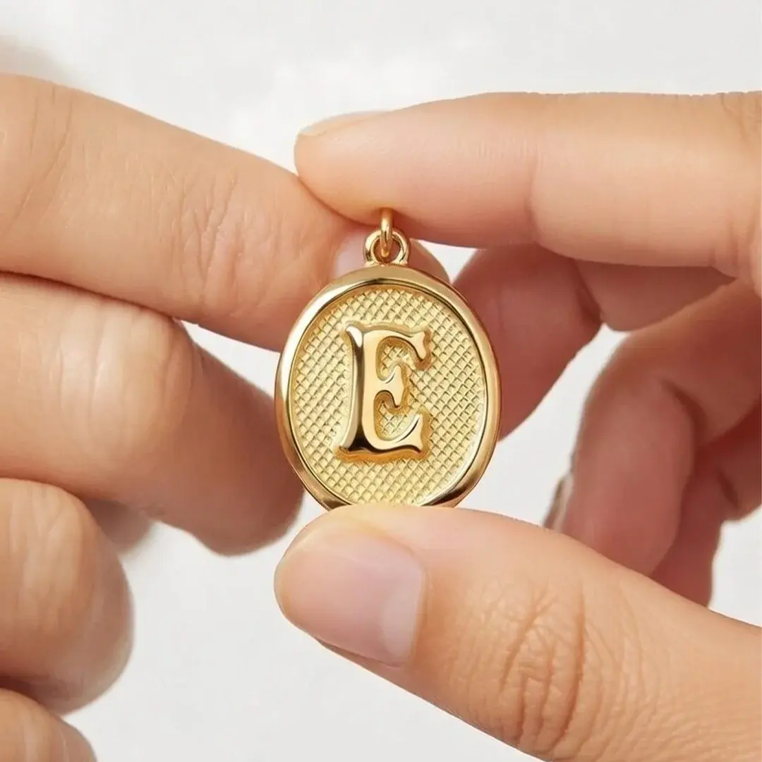 14 Ayar Altın Vintage Oval Harf Kolye Ucu ( E Harfi )