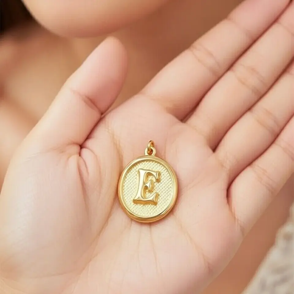 14 Ayar Altın Vintage Oval Harf Kolye Ucu ( E Harfi )