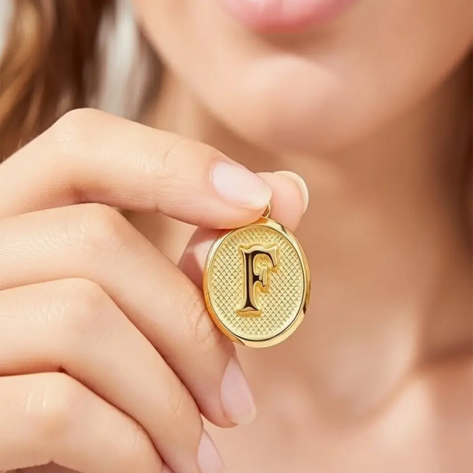 14 Ayar Altın Vintage Oval Harf Kolye Ucu ( F Harfi )