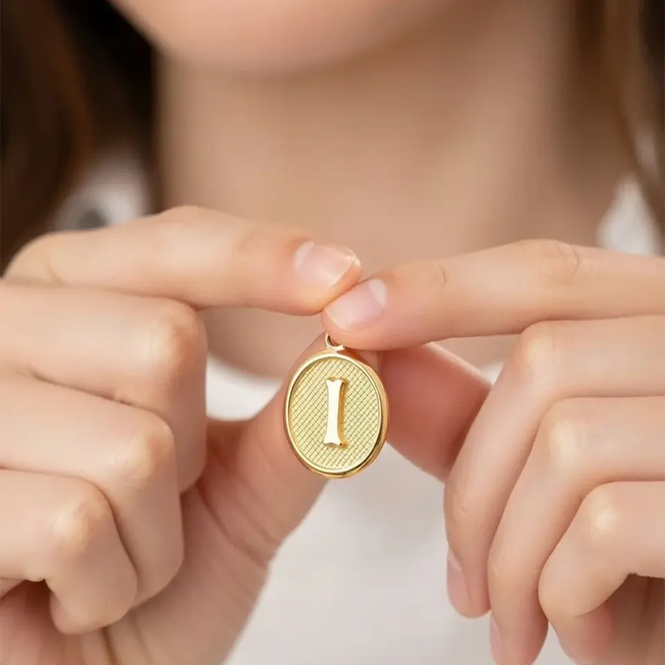 14 Ayar Altın Vintage Oval Harf Kolye Ucu ( I Harfi )