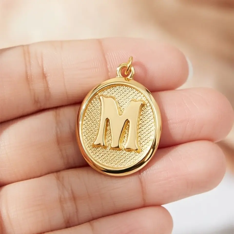 14 Ayar Altın Vintage Oval Harf Kolye Ucu ( M Harfi )