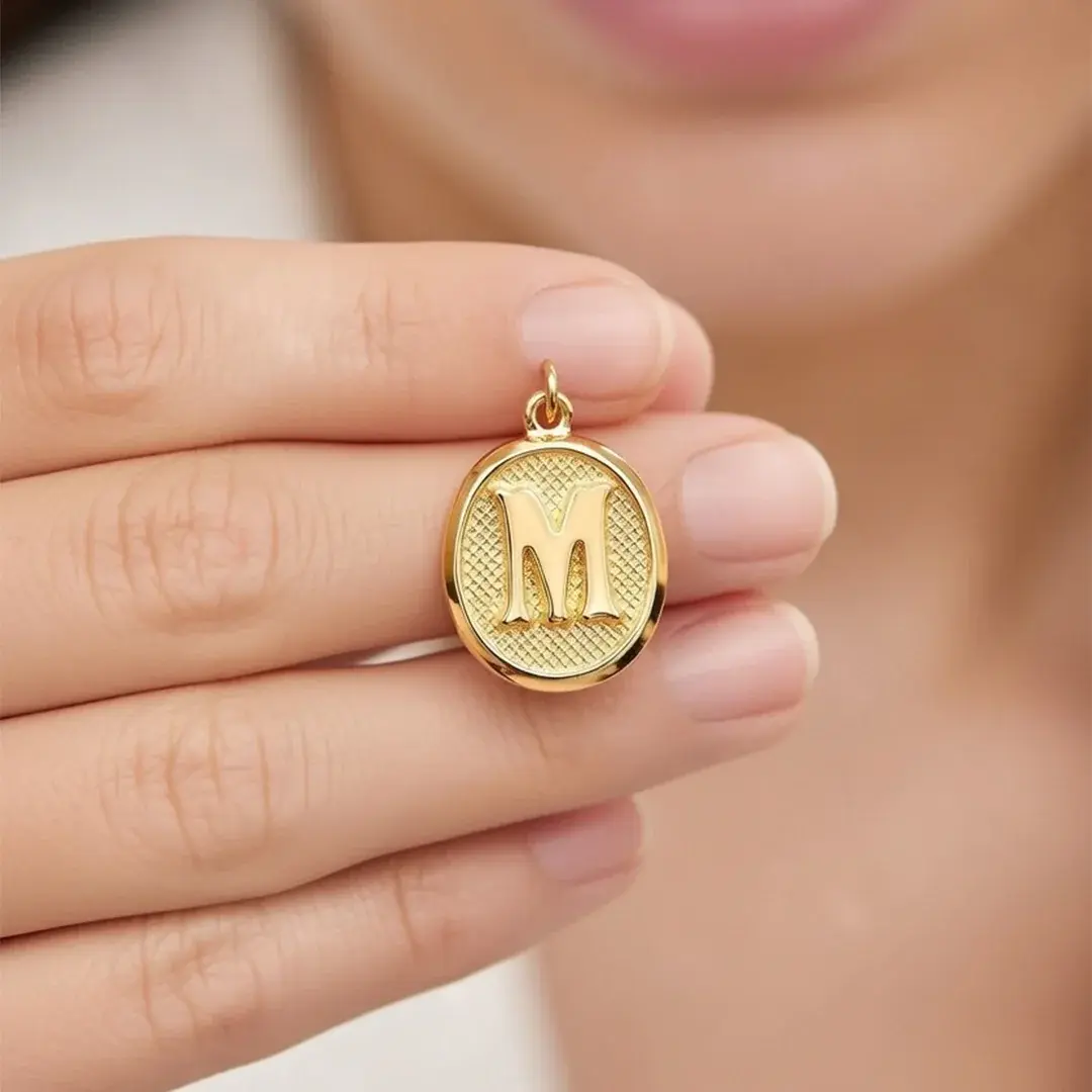14 Ayar Altın Vintage Oval Harf Kolye Ucu ( M Harfi )