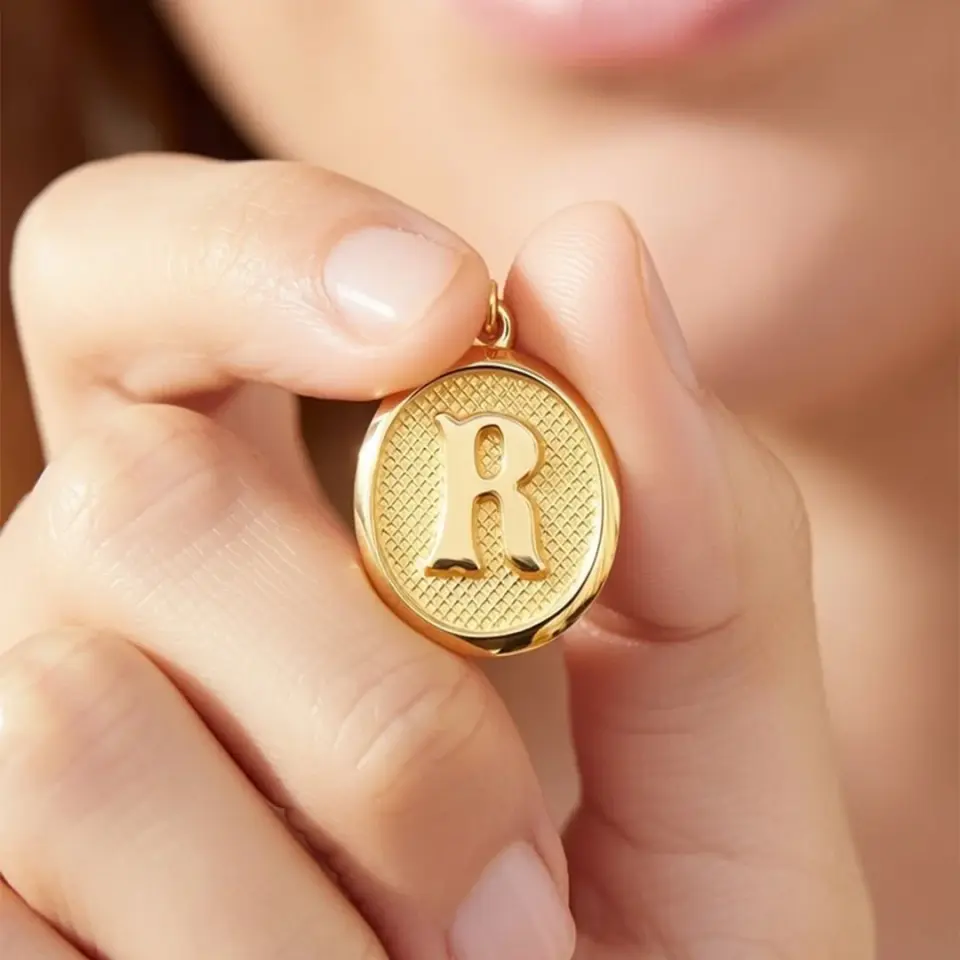 14 Ayar Altın Vintage Oval Harf Kolye Ucu ( R Harfi )