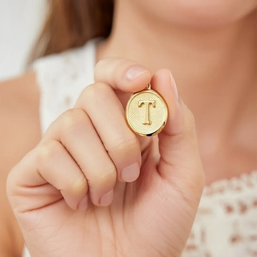 14 Ayar Altın Vintage Oval Harf Kolye Ucu ( T Harfi )