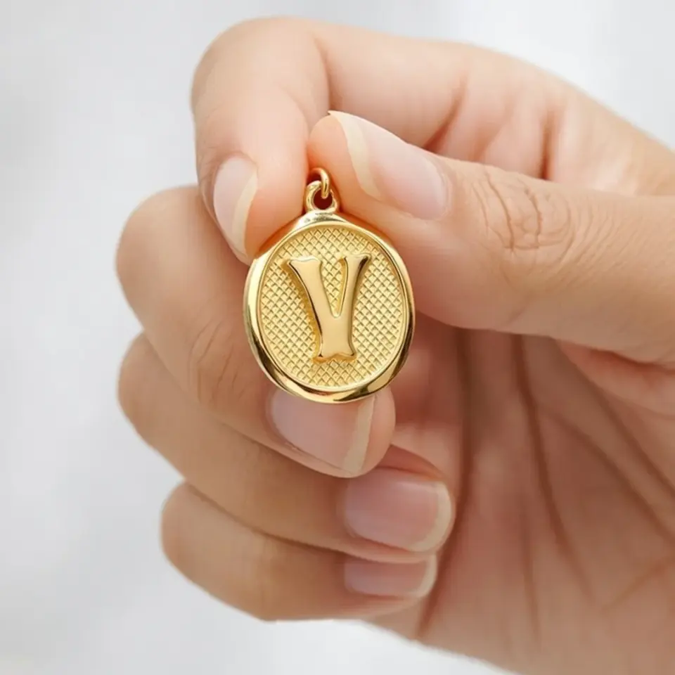 14 Ayar Altın Vintage Oval Harf Kolye Ucu ( V Harfi )