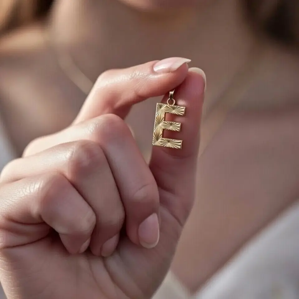 14 Ayar Altın Kalemli Harf Kolye Ucu (E Harfi)