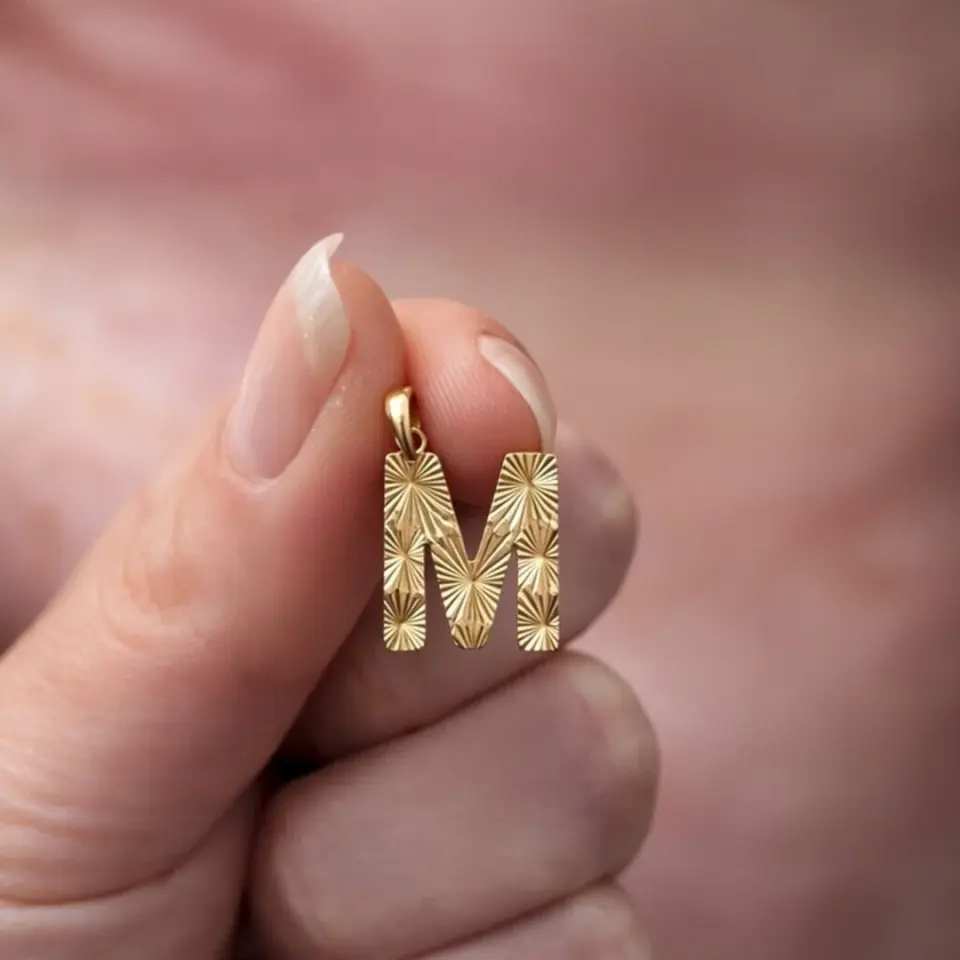 14 Ayar Altın Kalemli Harf Kolye Ucu (M Harfi)
