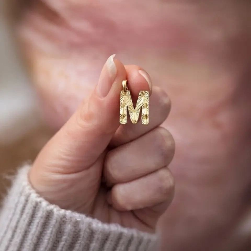 14 Ayar Altın Kalemli Harf Kolye Ucu (M Harfi)