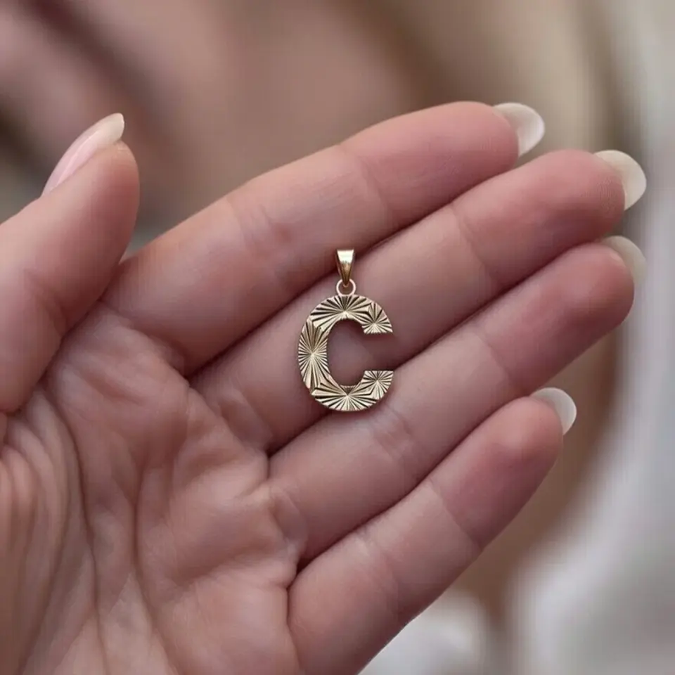 14 Ayar Altın Kalemli Harf Kolye Ucu (C Harfi)
